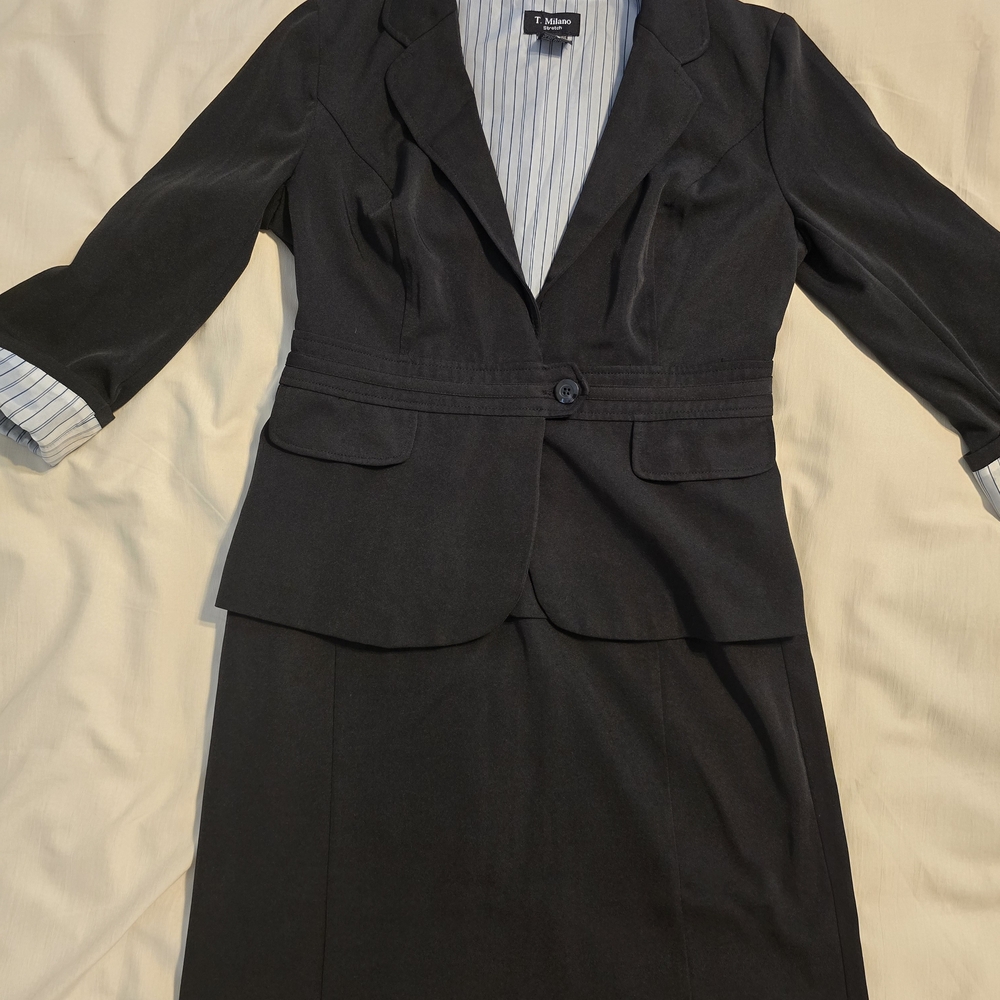 Elegant Black Skirt Set with Striped Lining